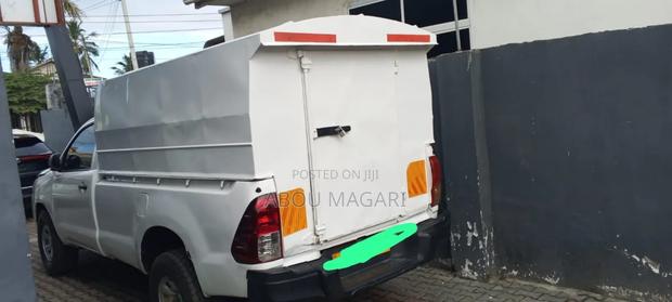 Toyota Hilux 2.5 D-4D 4X4 SRX 2009 White