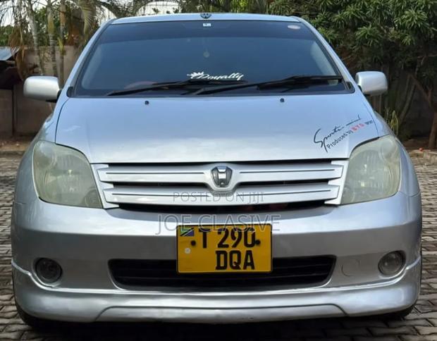 Toyota IST 2005 Silver