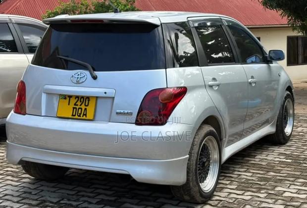Toyota IST 2005 Silver