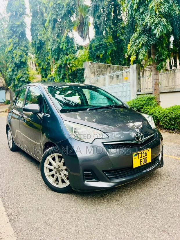 Toyota Ractis 2012 Black