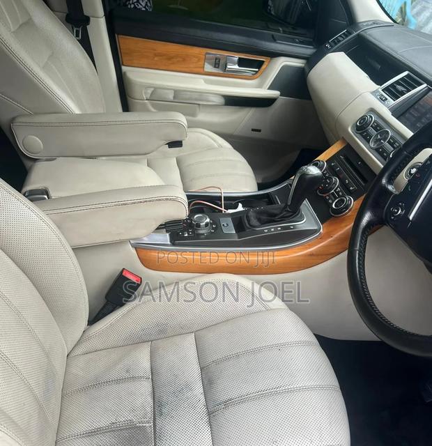 Land Rover Range Rover Sport 2010 Gray