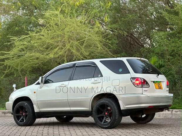Toyota Harrier 2004 White