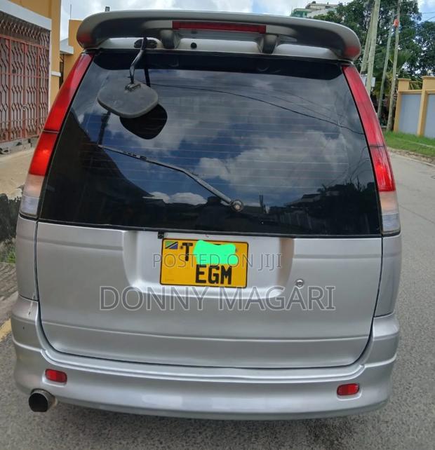Toyota Noah 2001 Silver