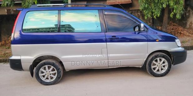 Toyota Noah 2003 Blue