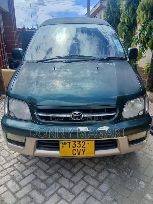 Toyota Noah 2003 Green