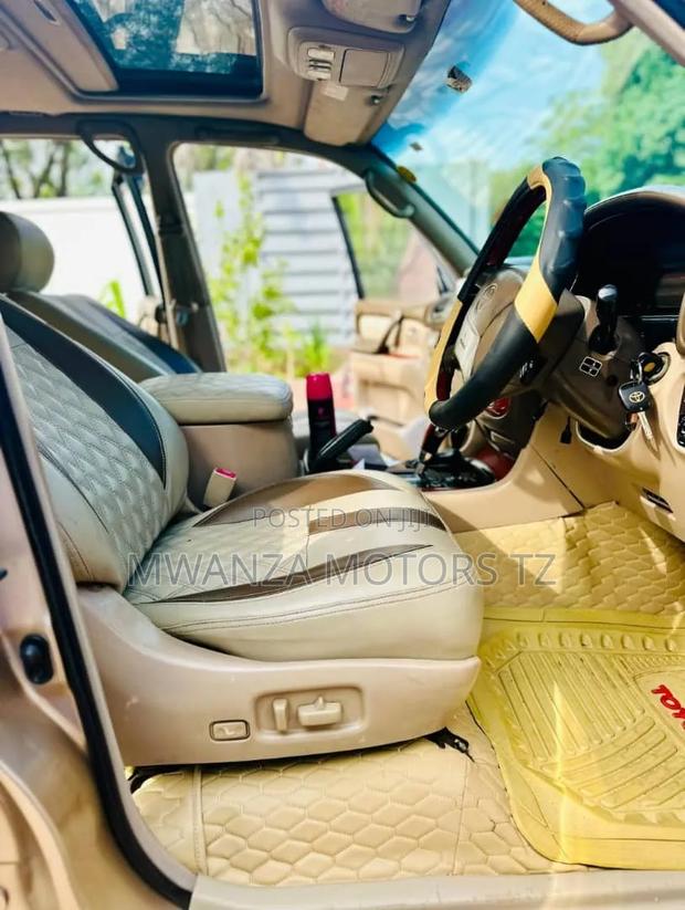 Toyota Land Cruiser 2005 Gold