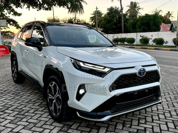 Toyota RAV4 Hybrid 2022 White