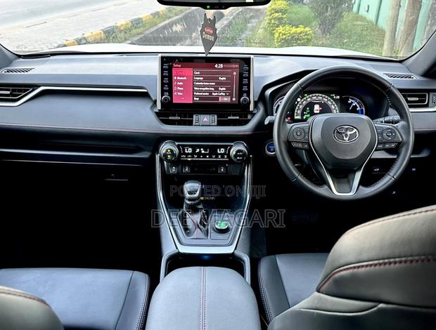 Toyota RAV4 Hybrid 2022 White
