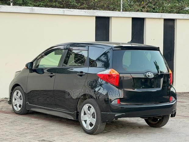 Toyota Ractis 2012 Black