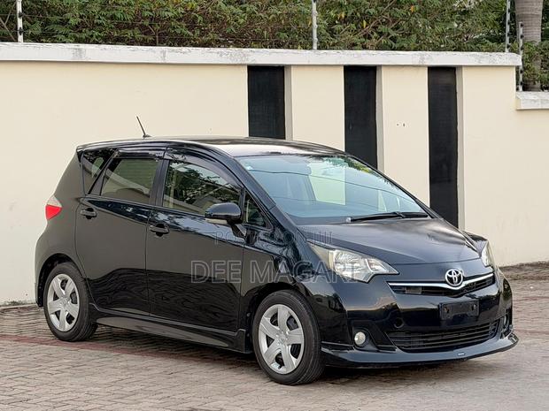 Toyota Ractis 2012 Black