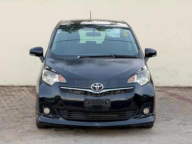 Toyota Ractis 2012 Black