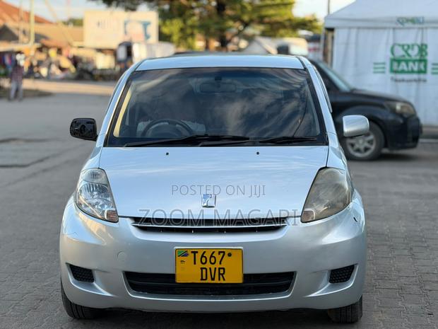 Toyota Passo 2004 Silver