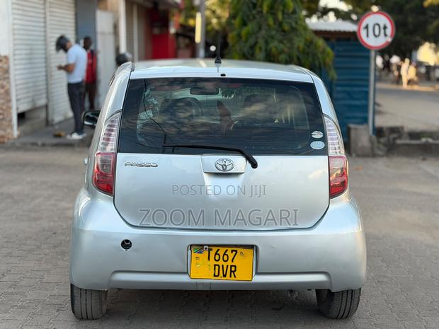 Toyota Passo 2004 Silver