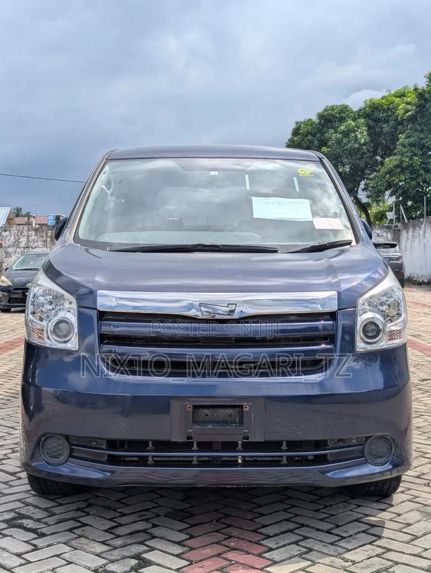 Toyota Noah 2008 Blue