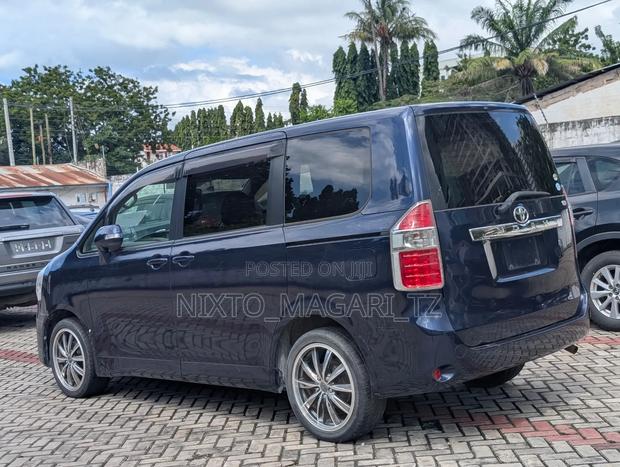 Toyota Noah 2008 Blue