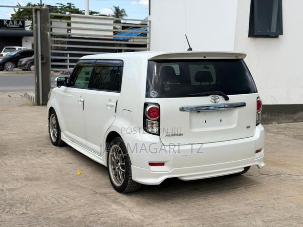 Toyota Corolla Rumion 2011 White