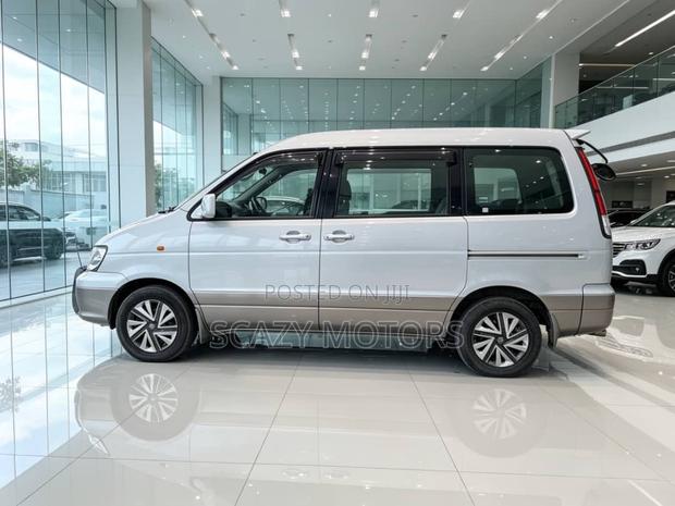 Toyota Noah 2004 White
