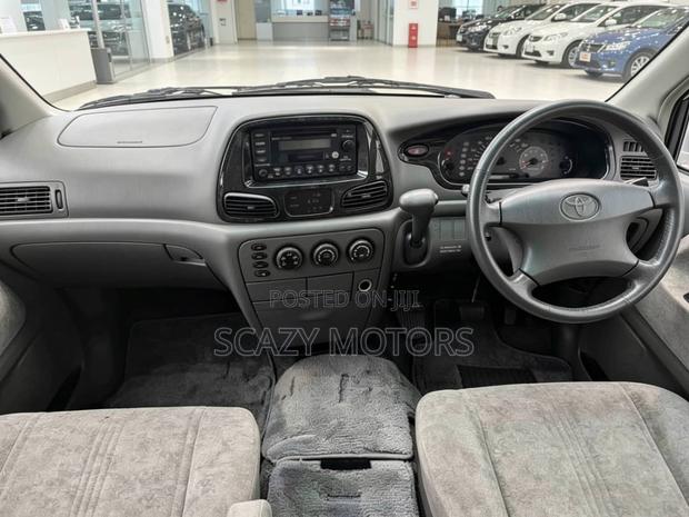 Toyota Noah 2004 White