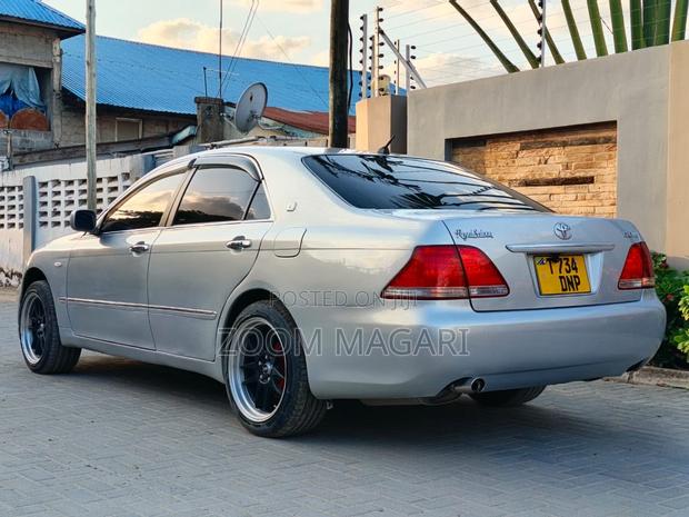 Toyota Crown 2009 Silver