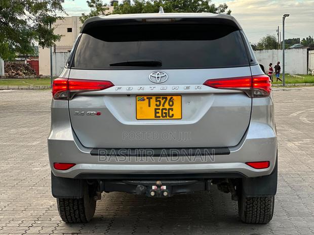 Toyota Fortuner 2.4 D AWD 2020 Gray