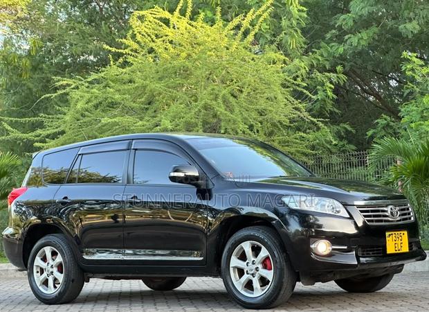 Toyota Vanguard 2011 Black