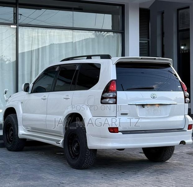 Toyota Land Cruiser Prado 2006 White