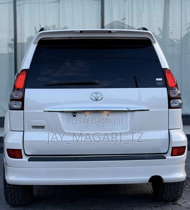 Toyota Land Cruiser Prado 2006 White