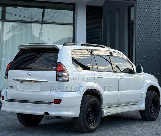 Toyota Land Cruiser Prado 2006 White