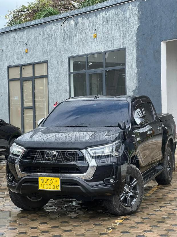 Toyota Hilux 2021 Black
