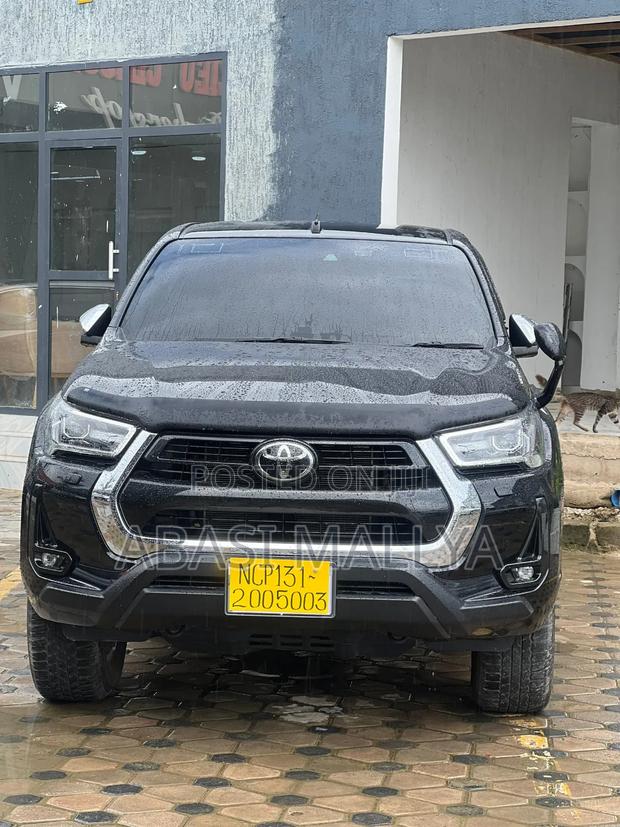 Toyota Hilux 2021 Black