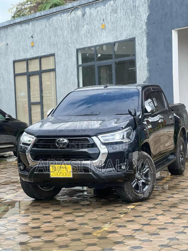 Toyota Hilux 2021 Black
