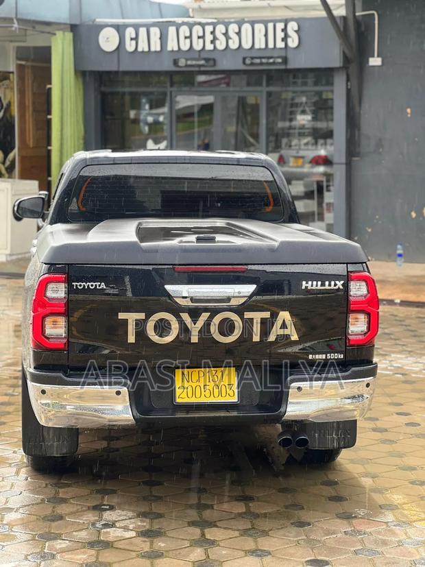 Toyota Hilux 2021 Black