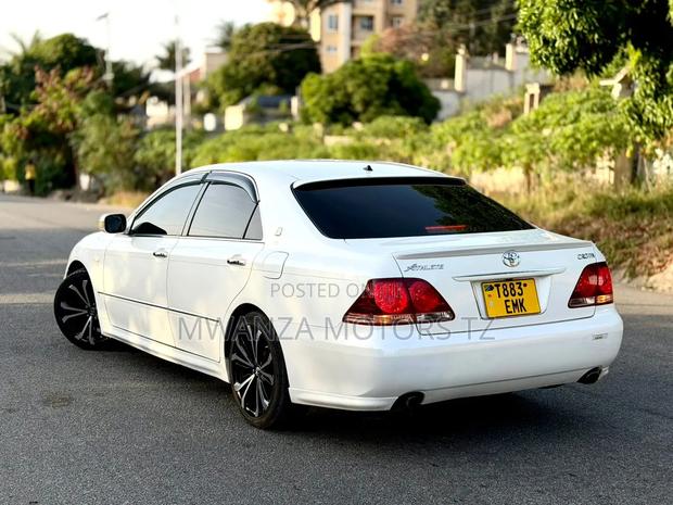 Toyota Crown 2006 White