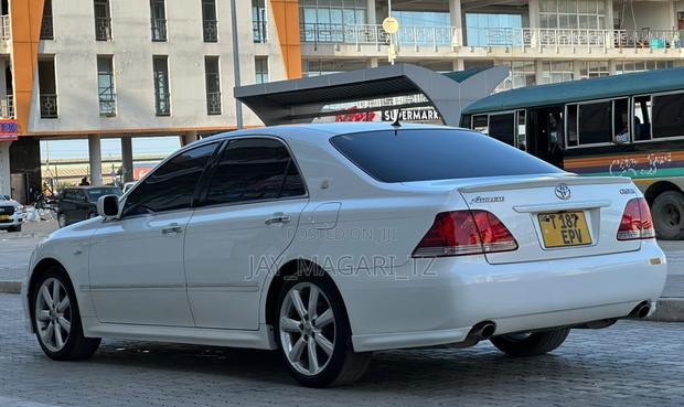 Toyota Crown Royale 2005 White