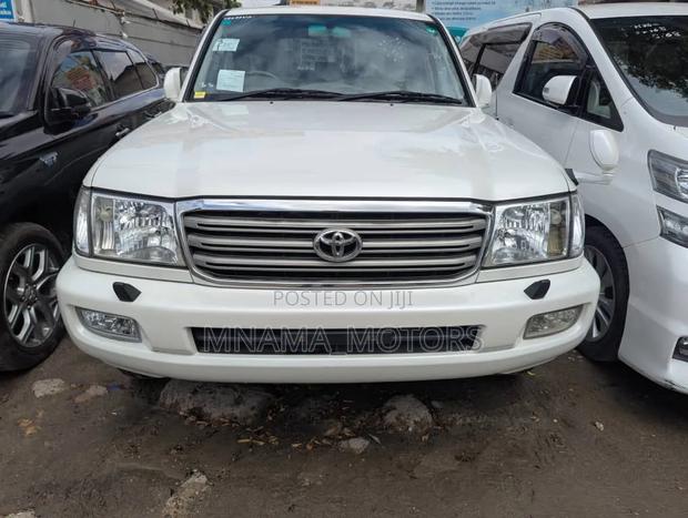 Toyota Land Cruiser 2004 White