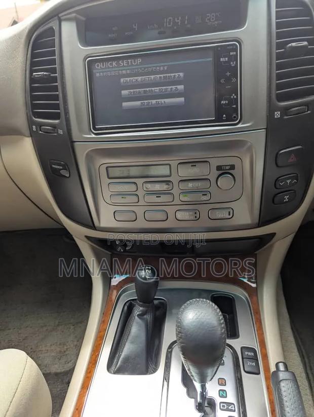 Toyota Land Cruiser 2004 White