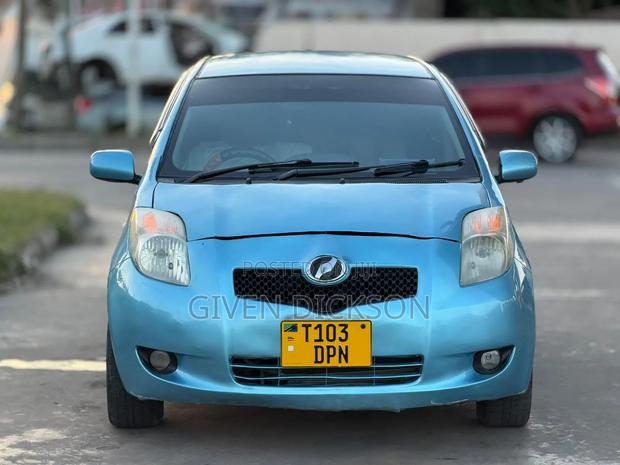 Toyota Vitz 2004 Blue