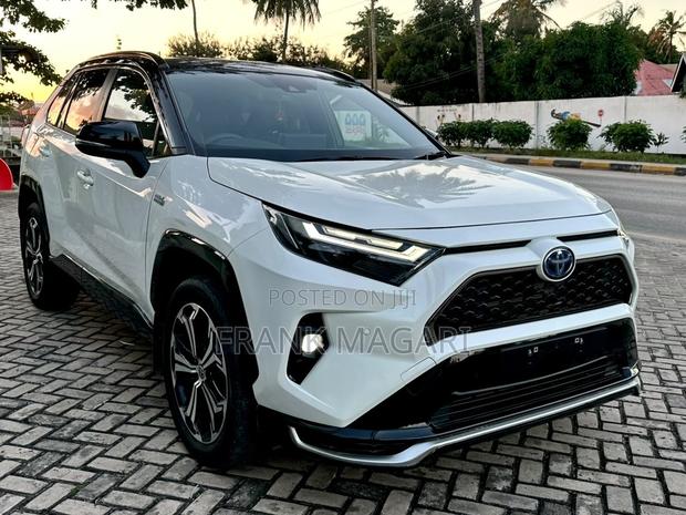 Toyota RAV4 Hybrid 2022 White