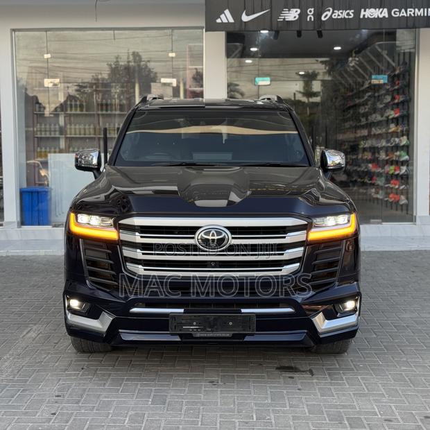 Toyota Land Cruiser LC300 2023 Blue