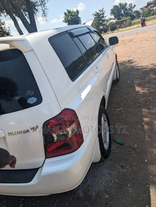 Toyota Kluger 2007 White