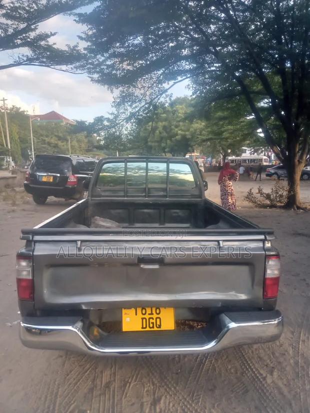 Toyota Hilux 1997 Gray