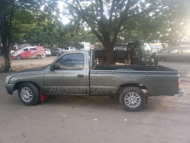 Toyota Hilux 1997 Gray