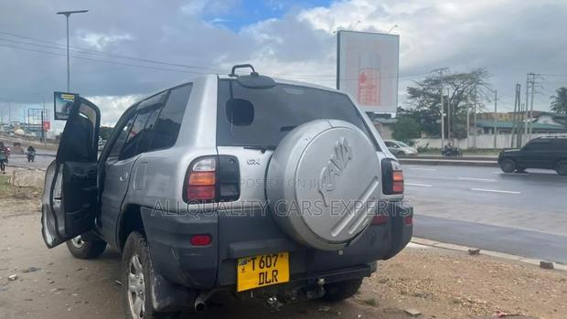Toyota RAV4 1999 Silver