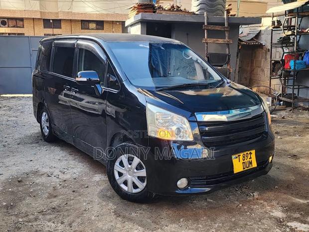 Toyota Noah 2008 Black