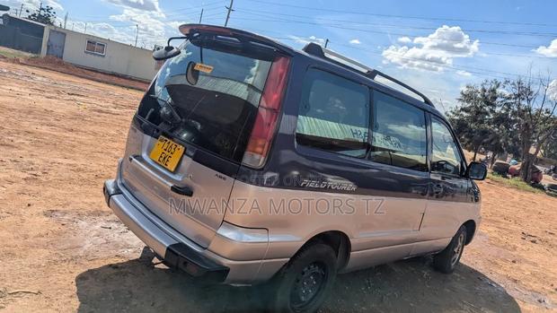 Toyota Noah 2001 Blue
