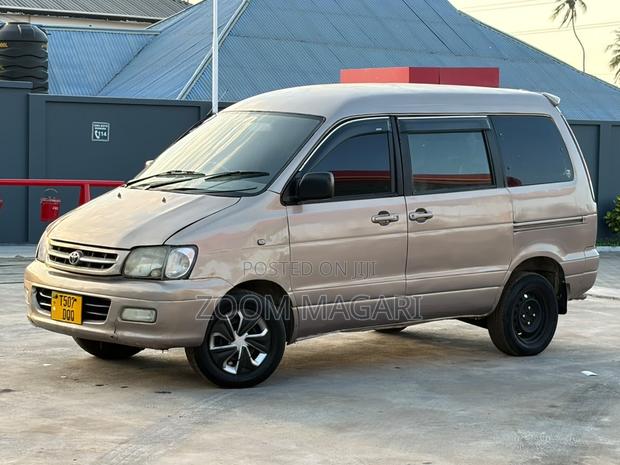 Toyota Noah 2003 Beige