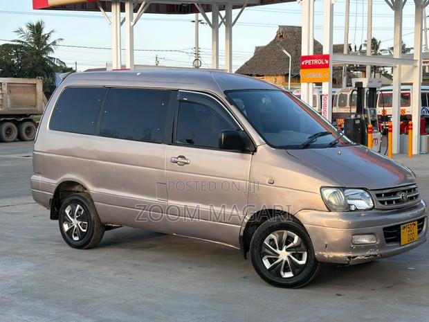 Toyota Noah 2003 Beige