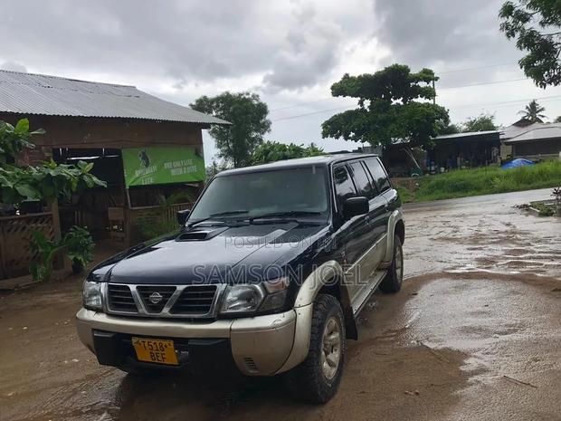 Nissan Patrol 2003 Black