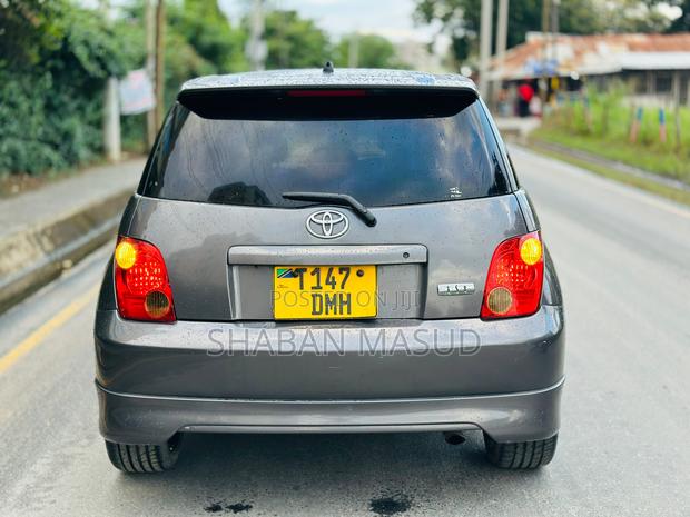 Toyota IST 2005 Brown