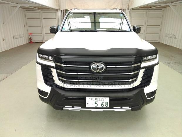 Toyota Land Cruiser LC300 2023 Pearl